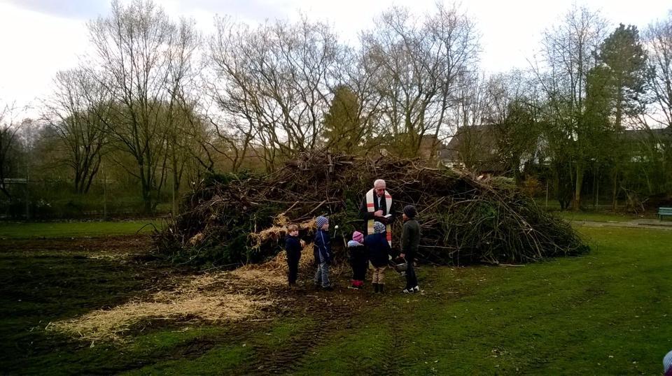 11129450_895237560529079_1998161406_n